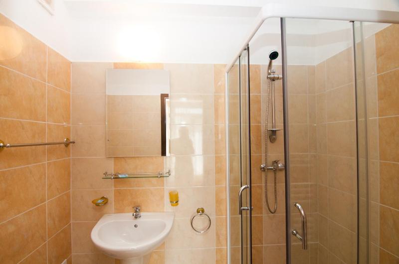 Single Room image 3