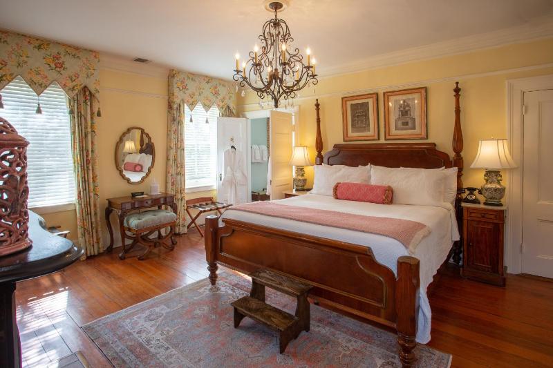 The Oglethorpe Penthouse Suite image 4