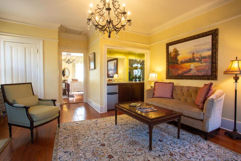 The Oglethorpe Penthouse Suite image 3