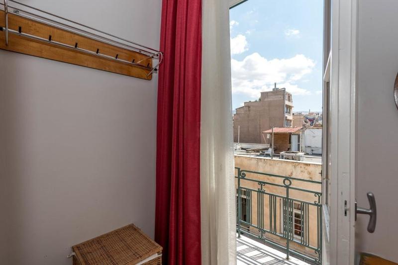 Single Bed in 6-Bed Mixed Dormitory Room image 4