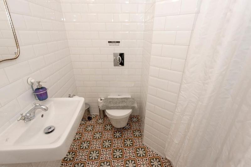 Classic Double Room image 2