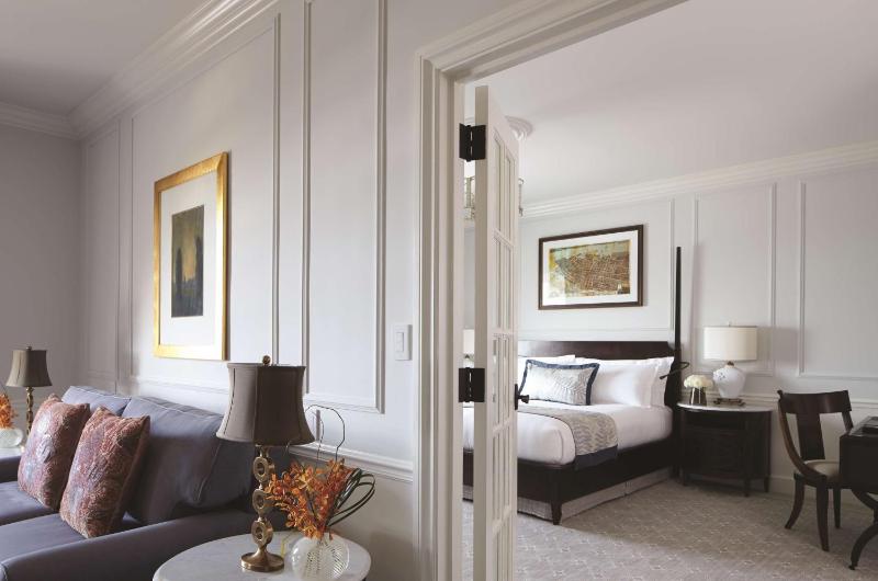 The Charleston Place - image 34