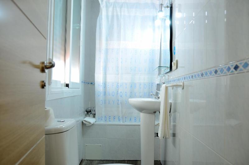 Single Room with Private Bathroom image 2