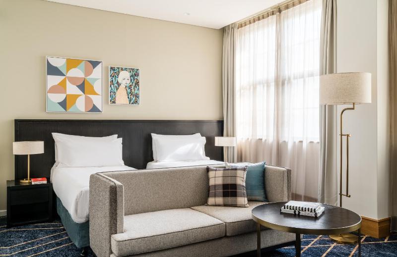 Deluxe Twin Room image 1