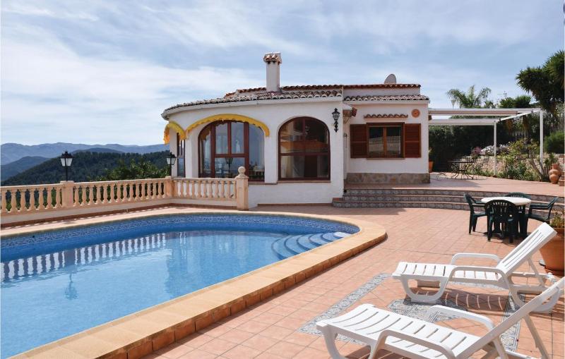 Three-Bedroom Holiday Home  image 1