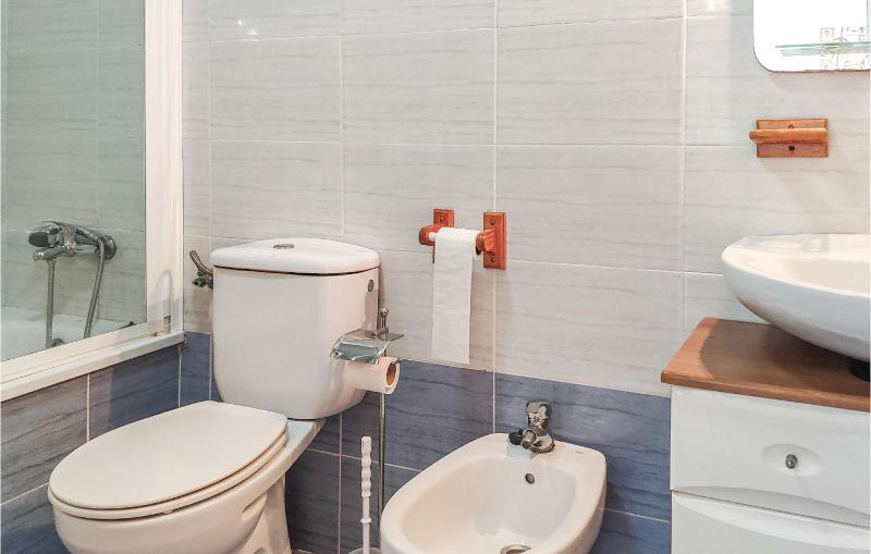 Nice Apartment In Oropesa Del Mar - image 5