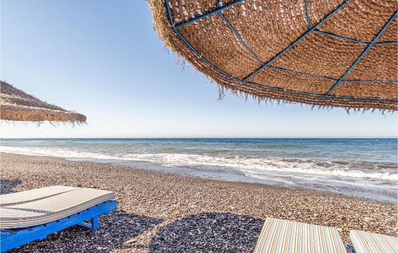 Beach Front Apartment In Torrox Costa With Wifi - image 10