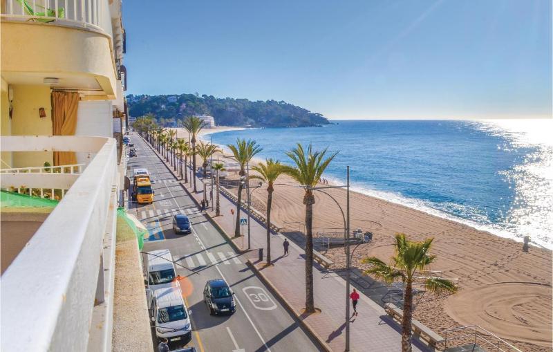 3 Bedroom Pet Friendly Apartment In Lloret De Mar - image 6