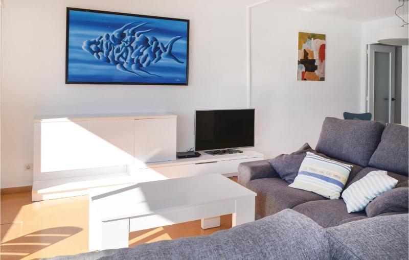3 Bedroom Pet Friendly Apartment In Lloret De Mar - image 14