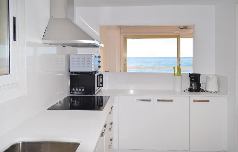 3 Bedroom Pet Friendly Apartment In Lloret De Mar - image 10
