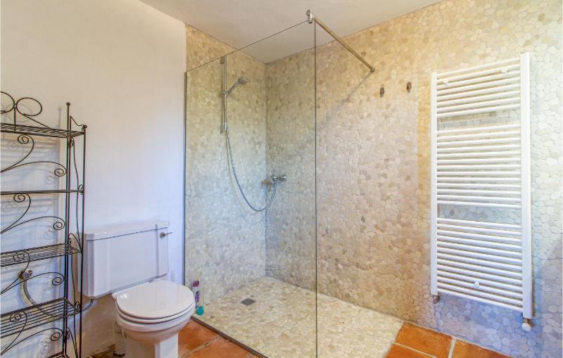 Three-Bedroom Holiday Home  image 2