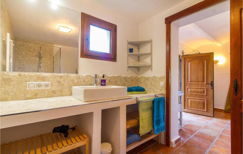 Three-Bedroom Holiday Home  image 3