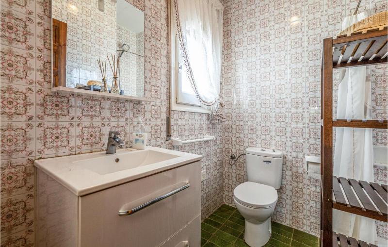 Three-Bedroom Holiday Home  image 2