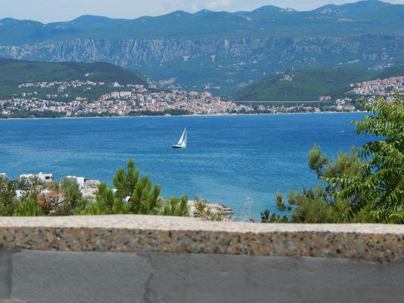 Studio Apartment with Sea View image 1
