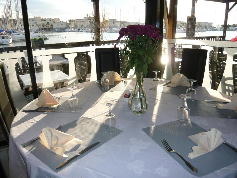 Hôtel Port Beach - image 42