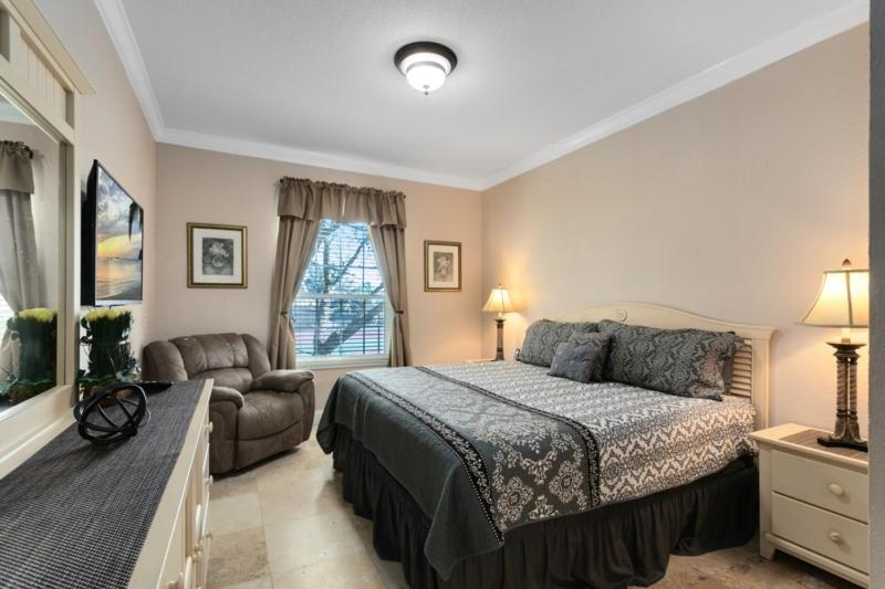 Spacious 3 bed 2 bath Condo in Gated Community - image 22