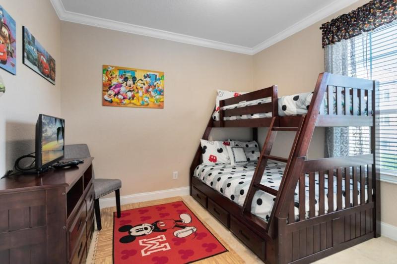 Spacious 3 bed 2 bath Condo in Gated Community - image 15