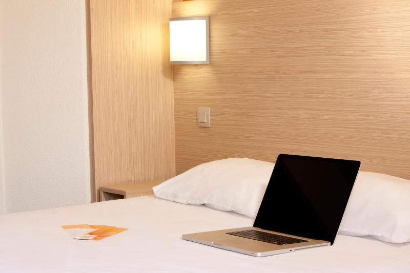 Twin Room image 4
