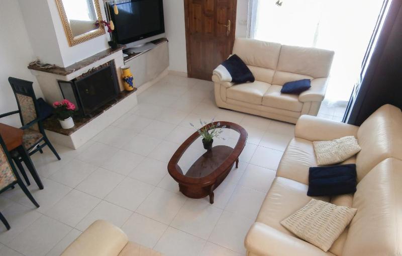 3 Bedroom Lovely Home In Orihuela Costa - image 7