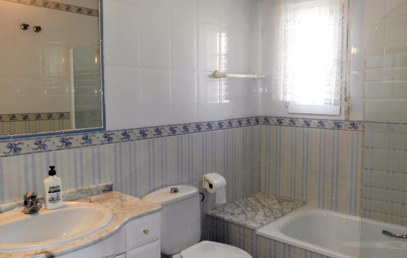 3 Bedroom Lovely Home In Orihuela Costa - image 3