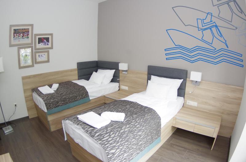Twin Room image 4