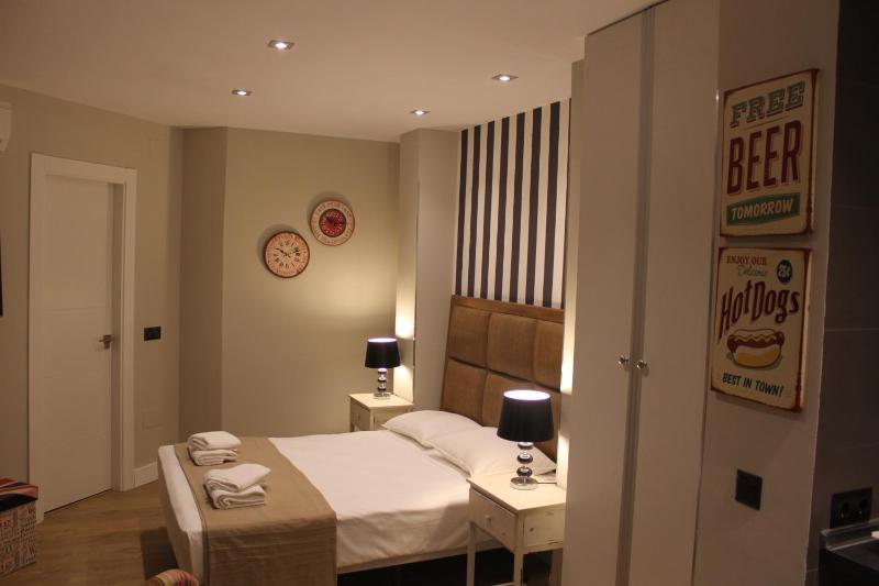 Studio Apartment image 3