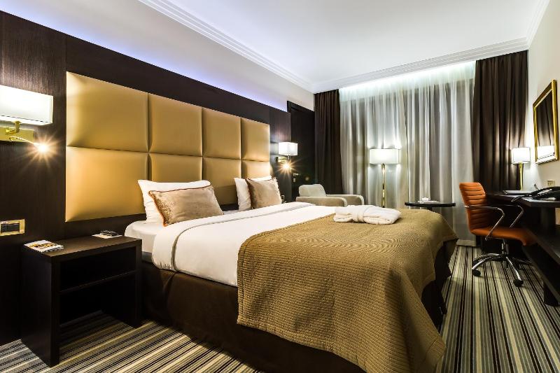 Premier Double Room image 4
