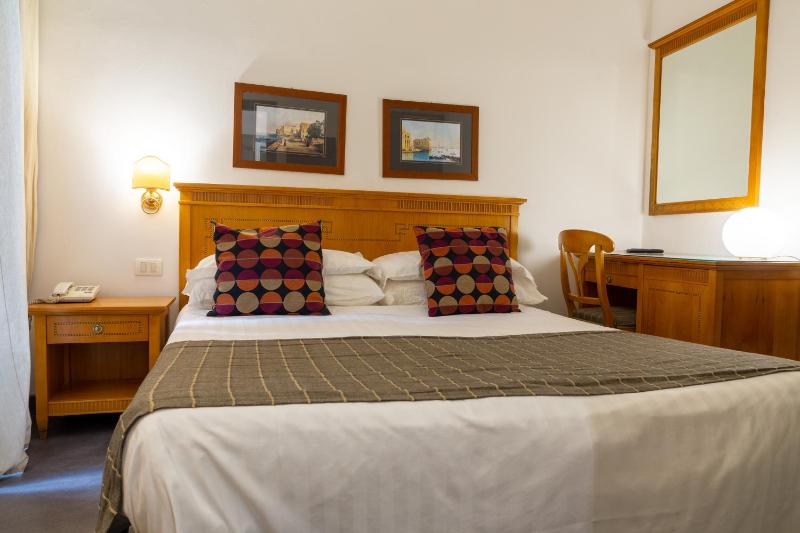 Economy Double Room image 2