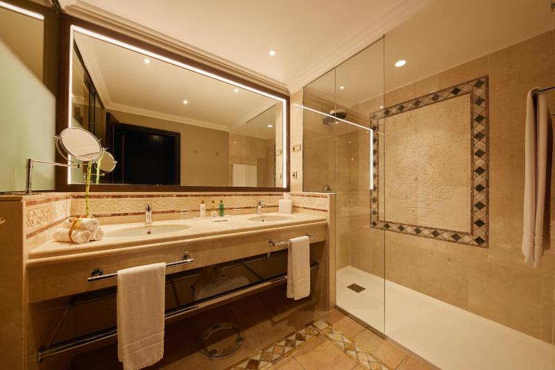  Junior Suite Grand Deluxe Frontal Ocean View image 4