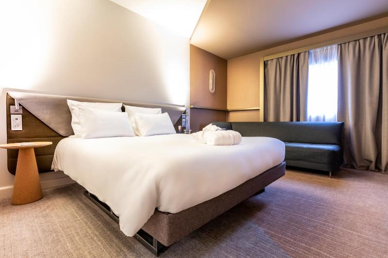Executive Double Room with Sofa Bed image 2