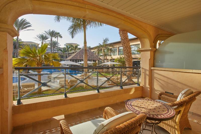 Junior Suite with Pool View image 3