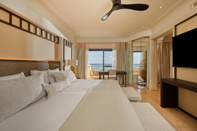 Preferred Club Suite Frontal Ocean View image 4