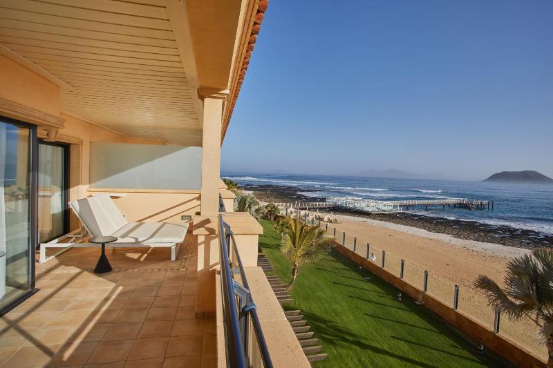 Preferred Club Suite Frontal Ocean View image 3