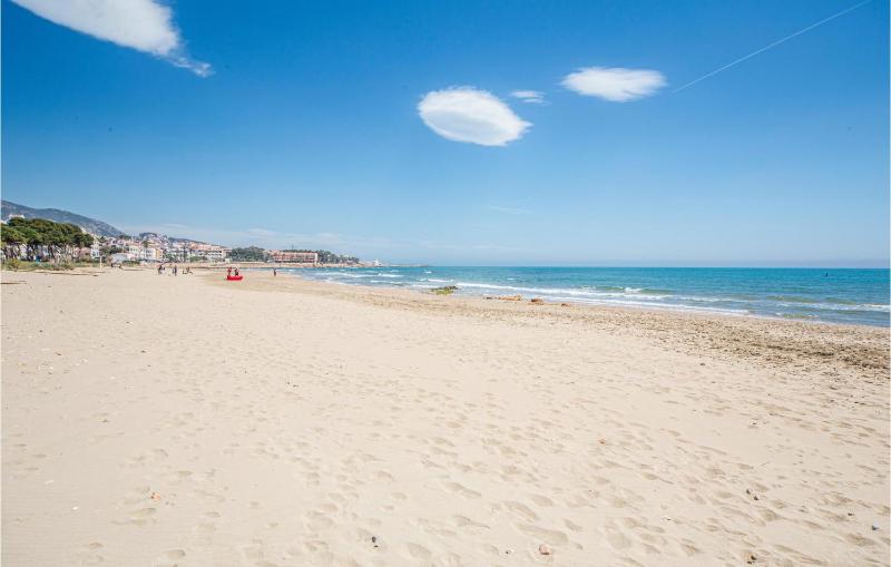 Gorgeous Apartment In Alcossebre - image 4
