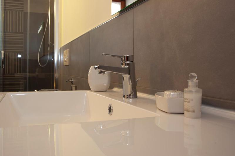 Large Double Room image 2