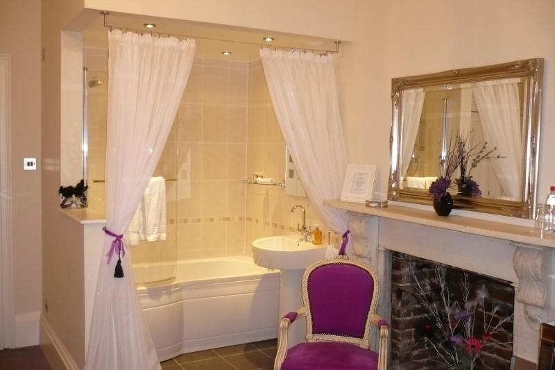 King Room with Garden View image 2