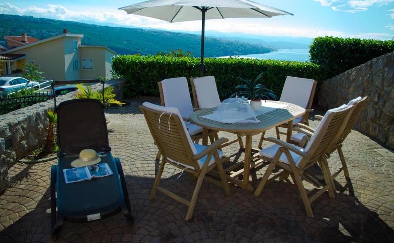 Apartment in Opatija with sea view balcony air conditioning Wi-Fi (4812-2) - image 8