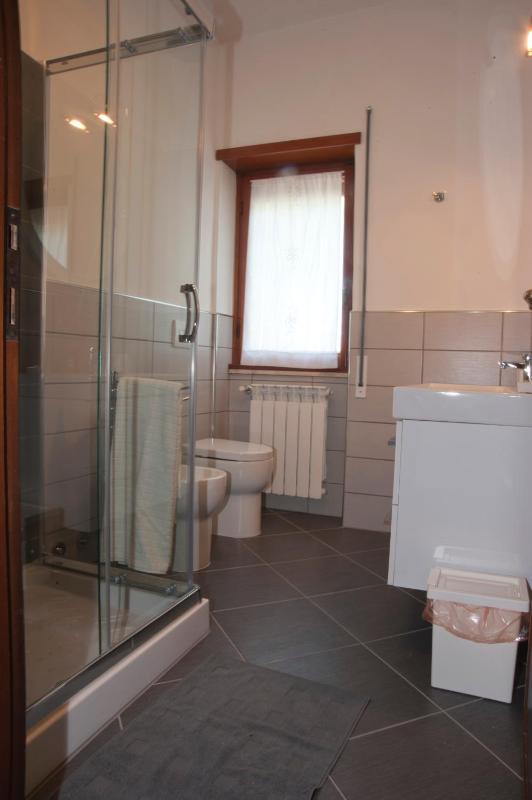 Double Room with Shared Bathroom image 3