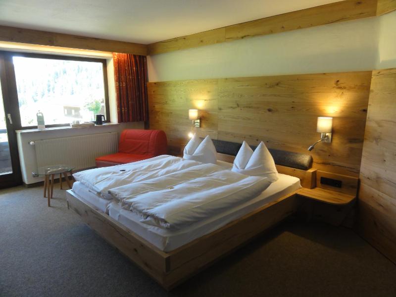 Double Room with Balcony (2 Adults + 1 Child) image 3