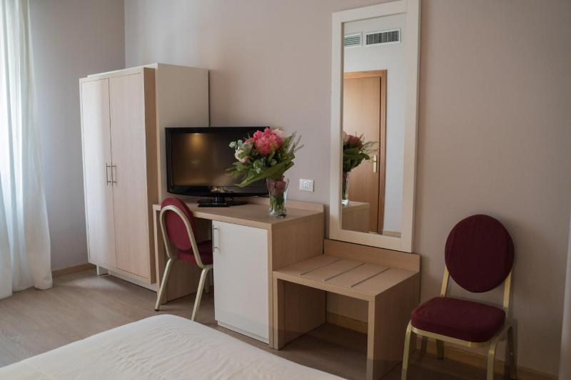 Double or Twin Room image 3