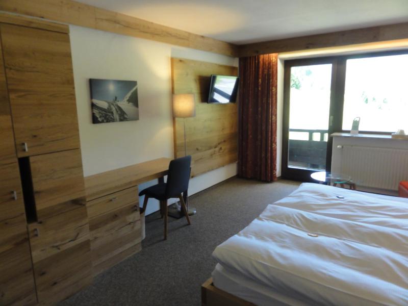 Double Room with Balcony (2 Adults + 1 Child) image 4