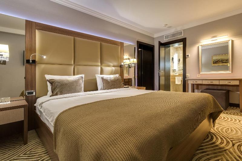 Superior Suite image 1