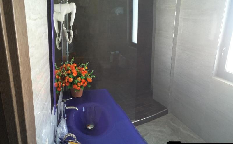 Double Room image 3