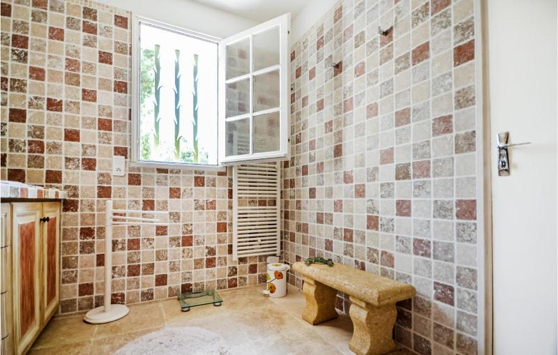 Three-Bedroom Holiday Home  image 3