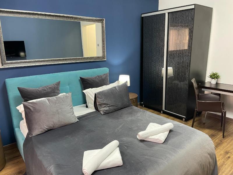 Metropole Apartments Studio City - image 10