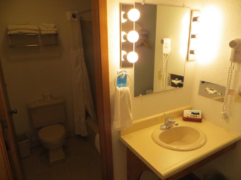 Double Room with Two Double Beds image 3