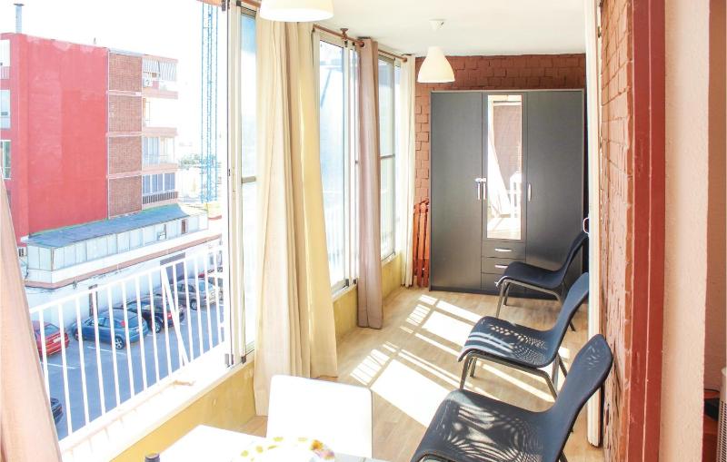Cozy Apartment In Alicante With Wifi - image 15