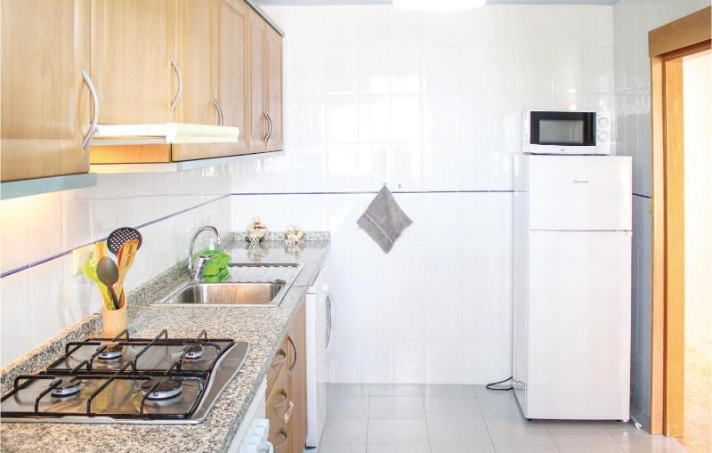 Cozy Apartment In Alicante With Wifi - image 7
