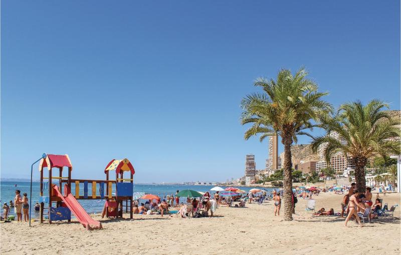 Cozy Apartment In Alicante With Wifi - image 5