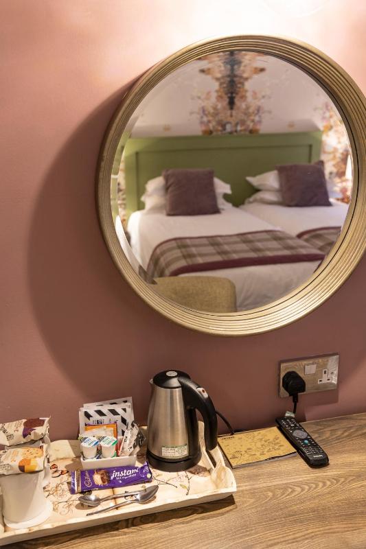 Classic Double or Twin Room image 3